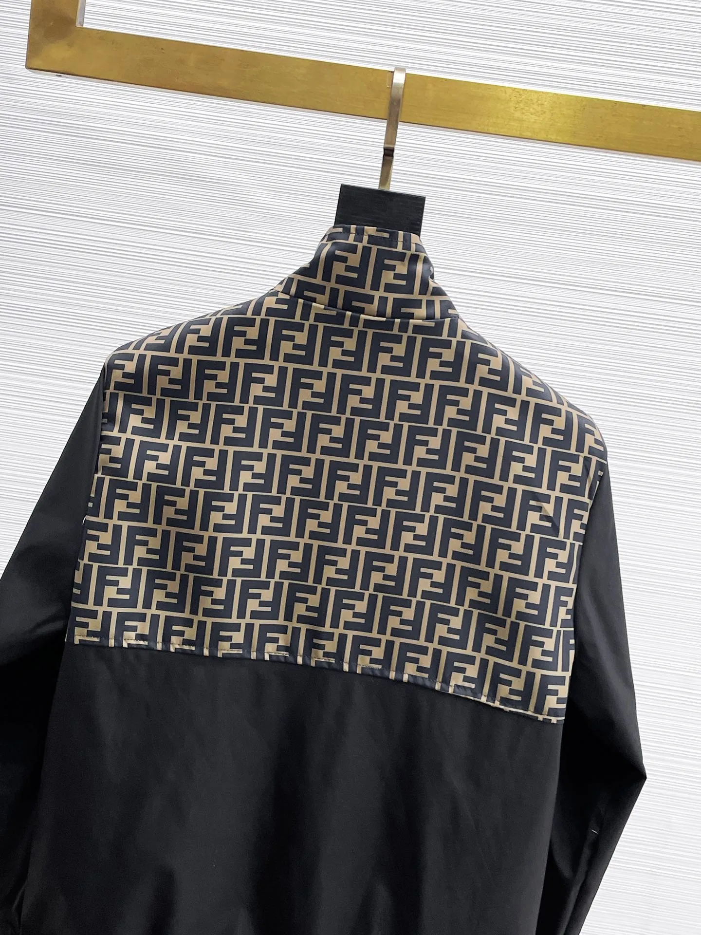【FENDI  公式旗艦店】フェンディ  ジャケット着 好評に付き再入荷 241223