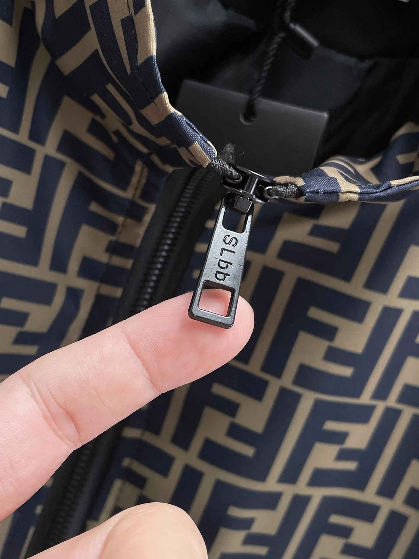 【FENDI  公式旗艦店】フェンディ  ジャケット着 好評に付き再入荷 241223