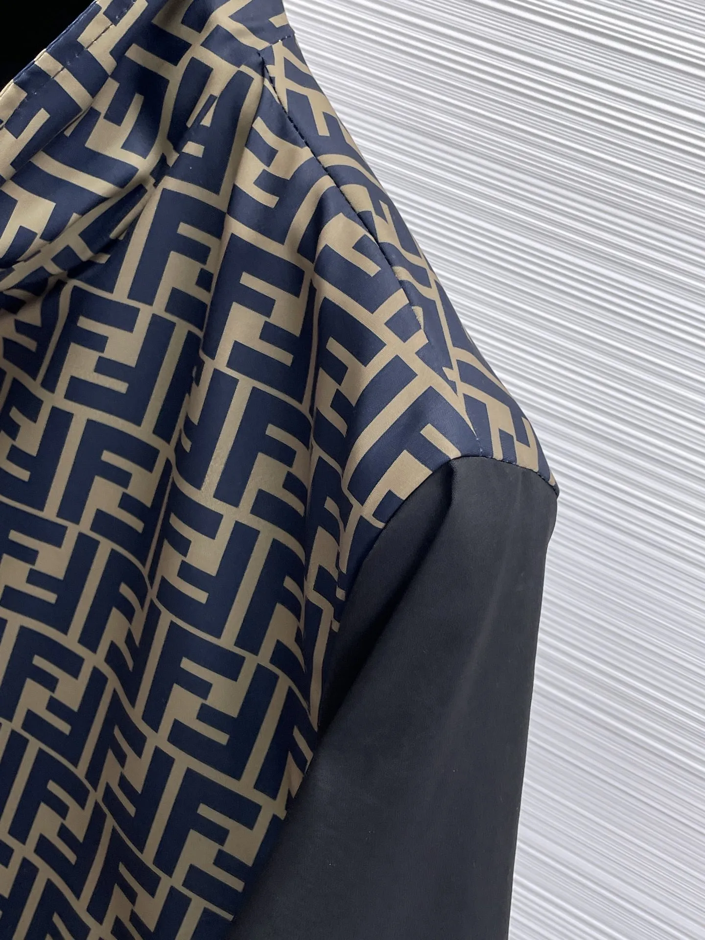 【FENDI  公式旗艦店】フェンディ  ジャケット着 好評に付き再入荷 241223