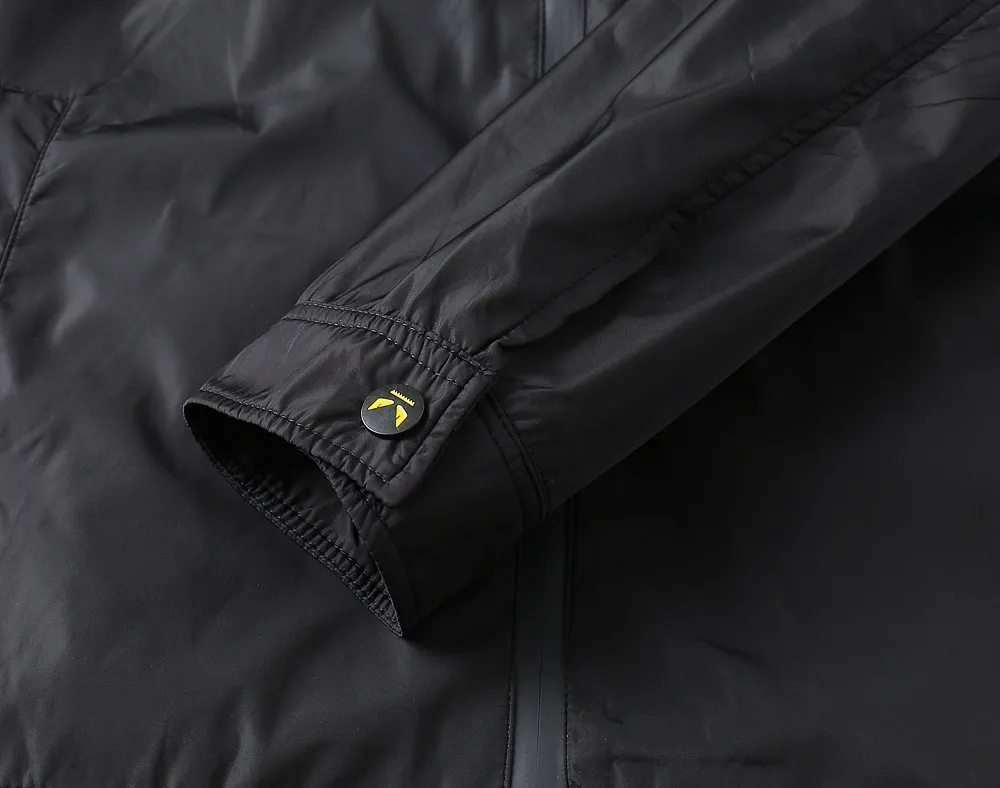 【FENDI  公式旗艦店】フェンディ  ジャケット着 好評に付き再入荷 241223