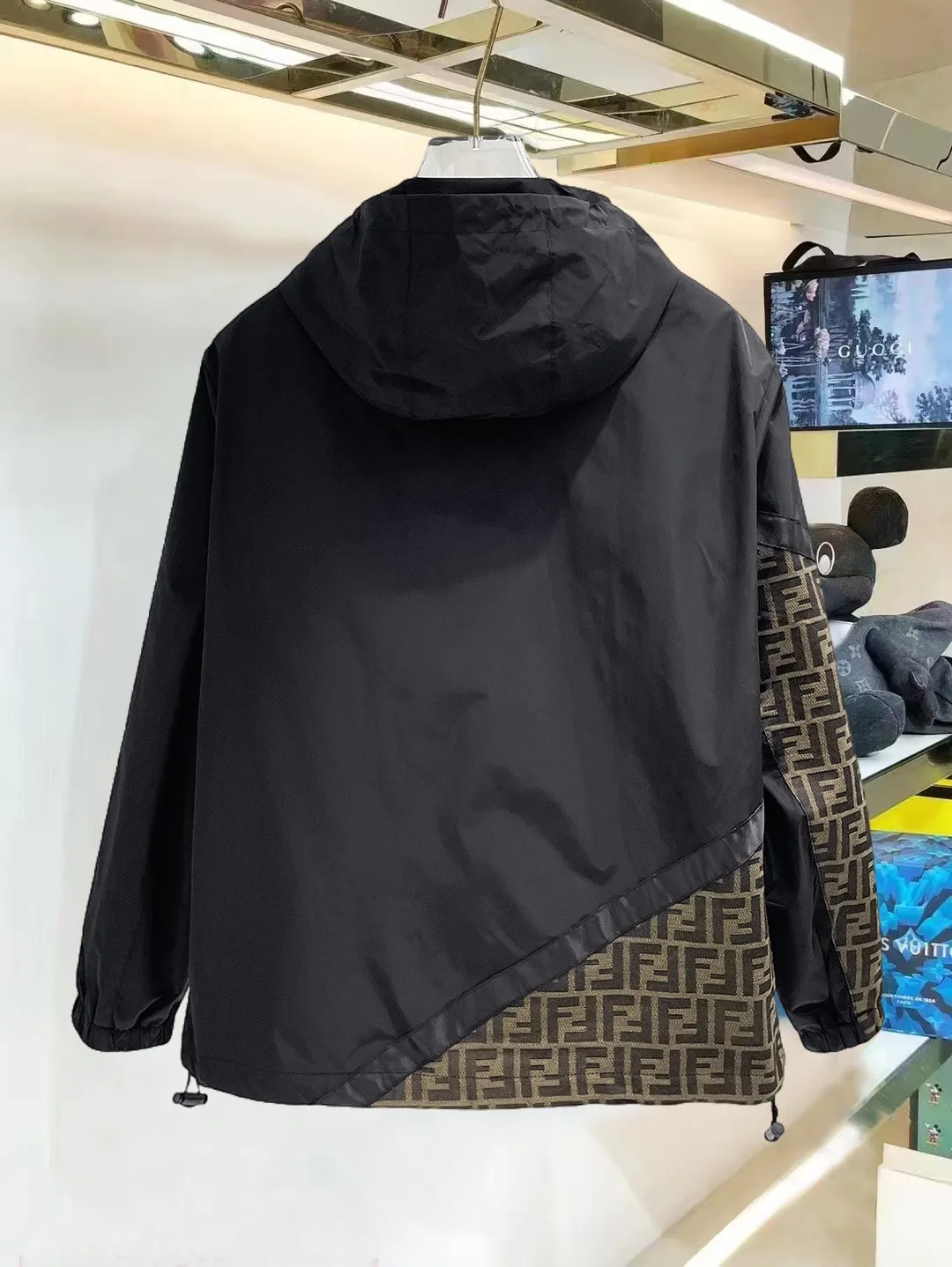 【FENDI  公式旗艦店】フェンディ  ジャケット着 好評に付き再入荷 241223