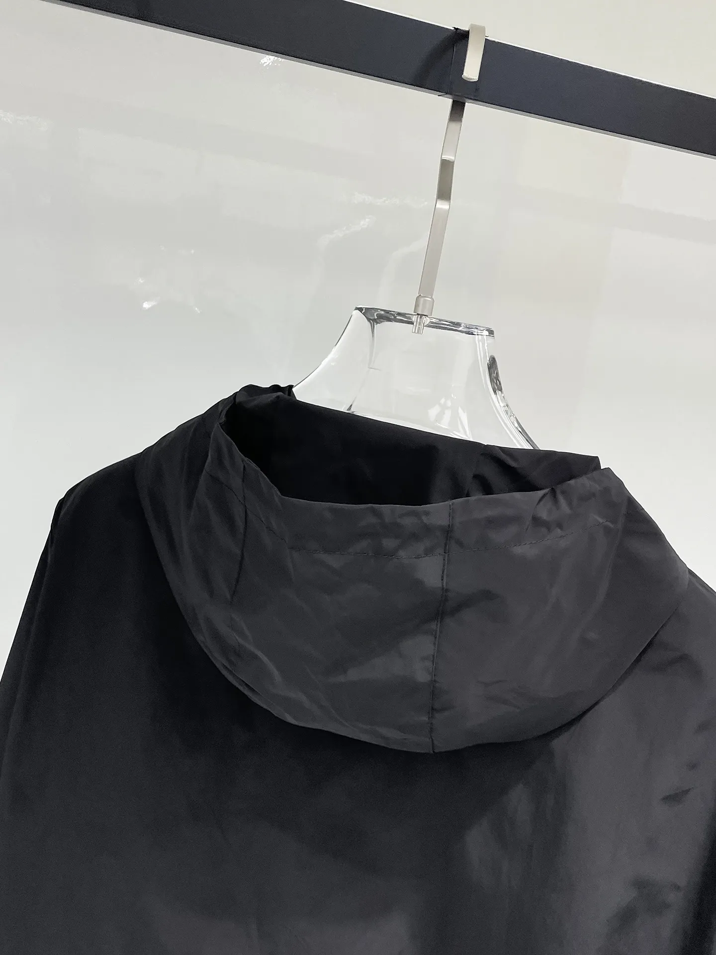 【FENDI  公式旗艦店】フェンディ  ジャケット着 好評に付き再入荷 241223
