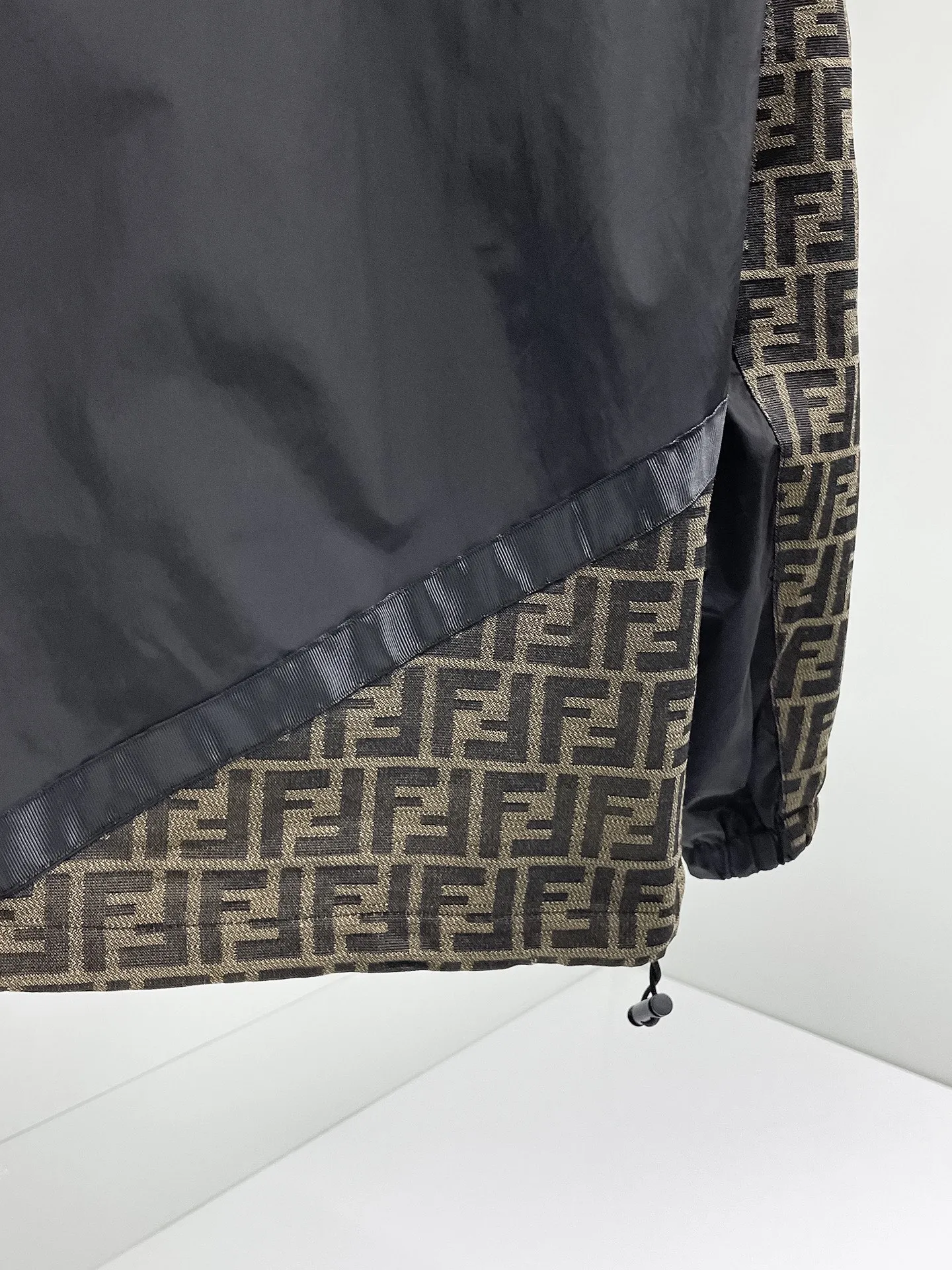【FENDI  公式旗艦店】フェンディ  ジャケット着 好評に付き再入荷 241223