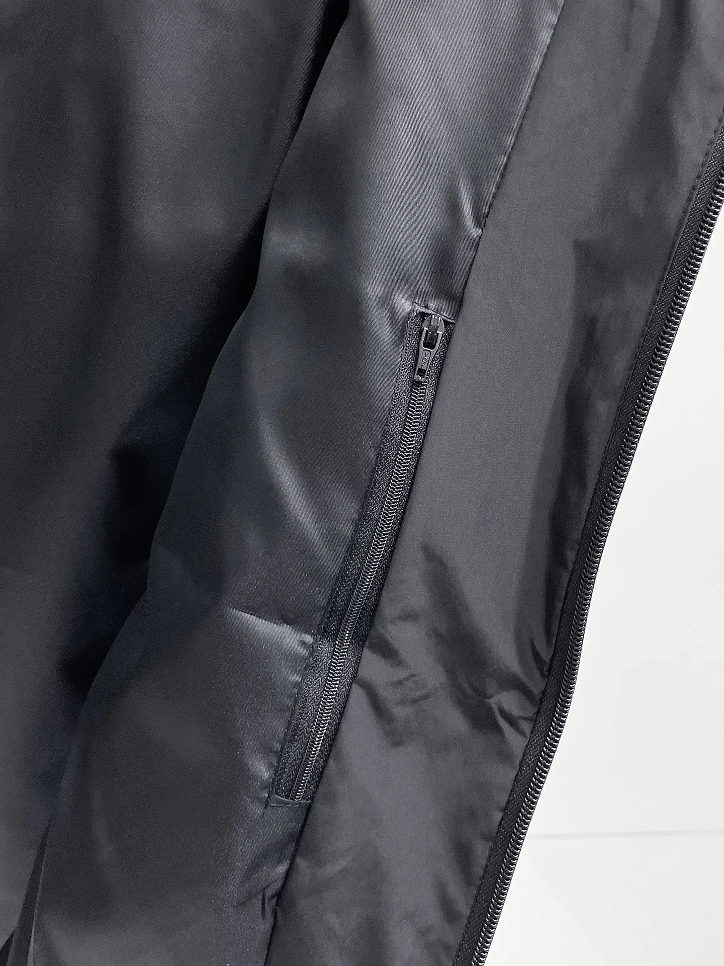 【FENDI  公式旗艦店】フェンディ  ジャケット着 好評に付き再入荷 241223
