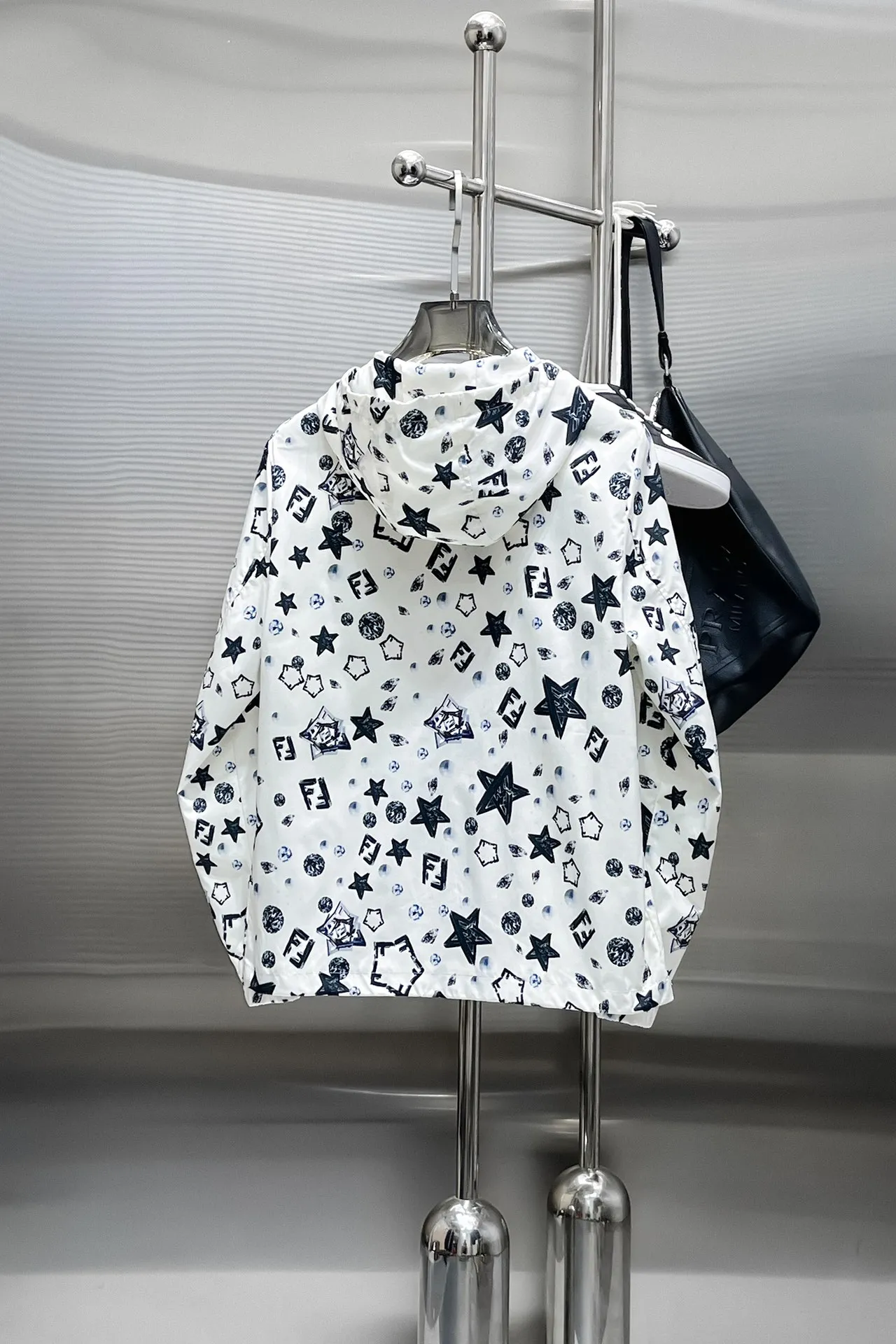 【FENDI  公式旗艦店】フェンディ ジャケット着 好評に付き再入荷 241223