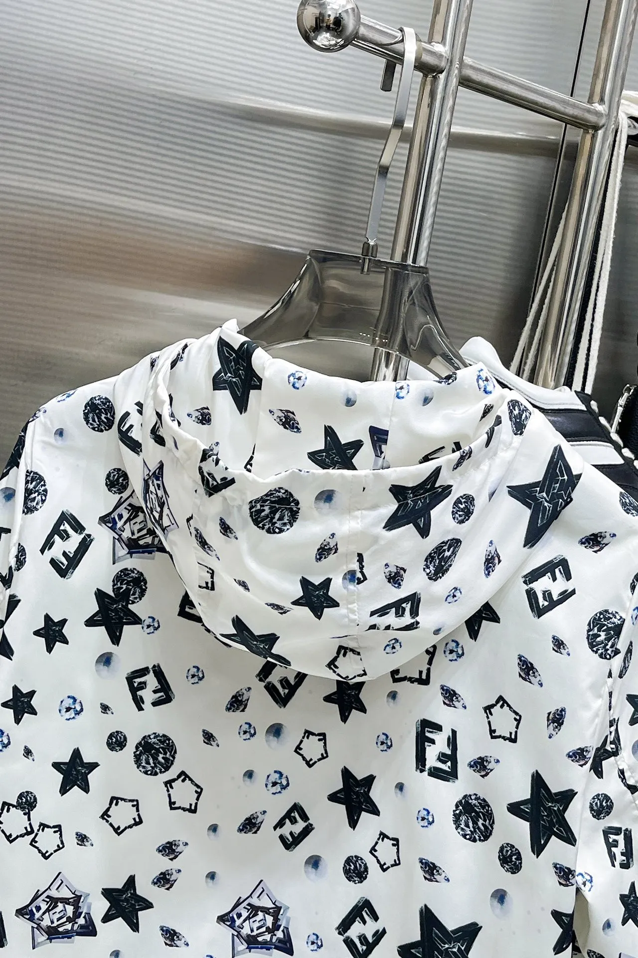 【FENDI  公式旗艦店】フェンディ ジャケット着 好評に付き再入荷 241223