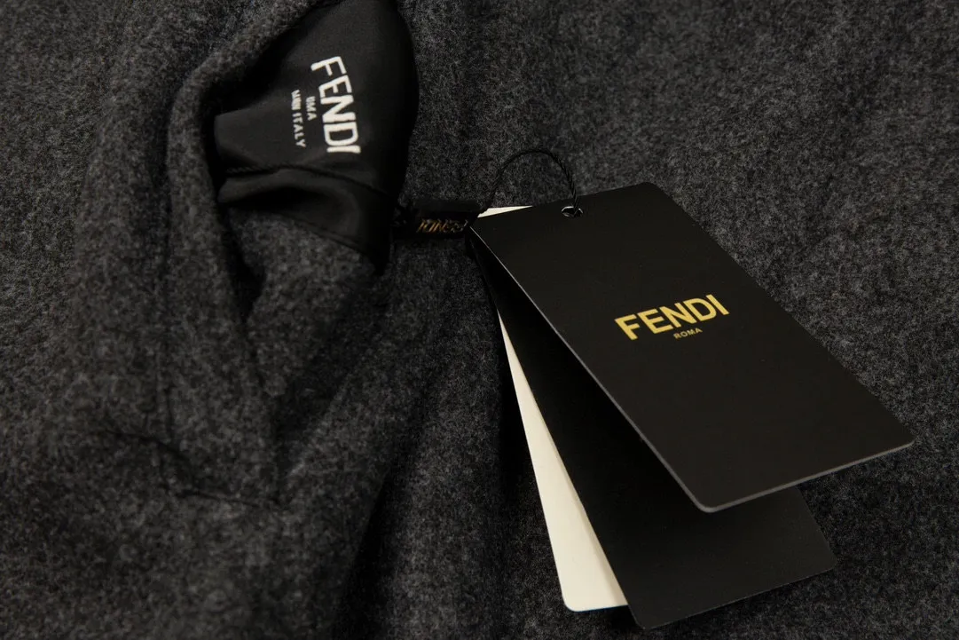 【FENDI  公式旗艦店】フェンディジャケット着 好評に付き再入荷！241122