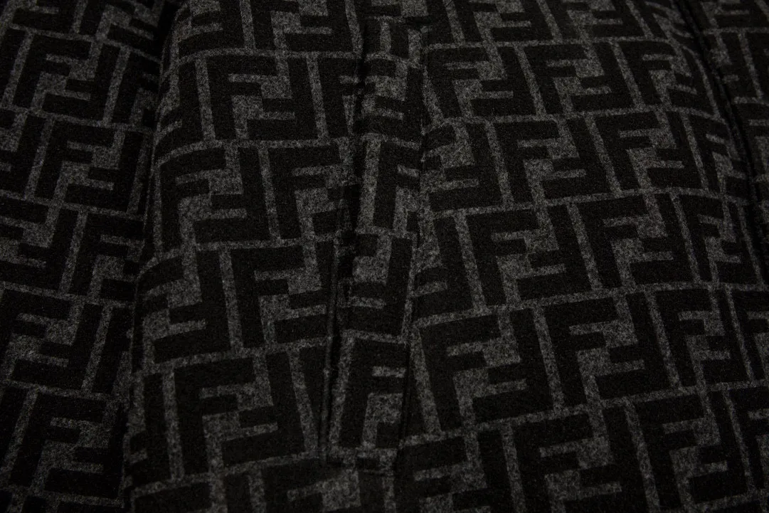 【FENDI  公式旗艦店】フェンディジャケット着 好評に付き再入荷！241122