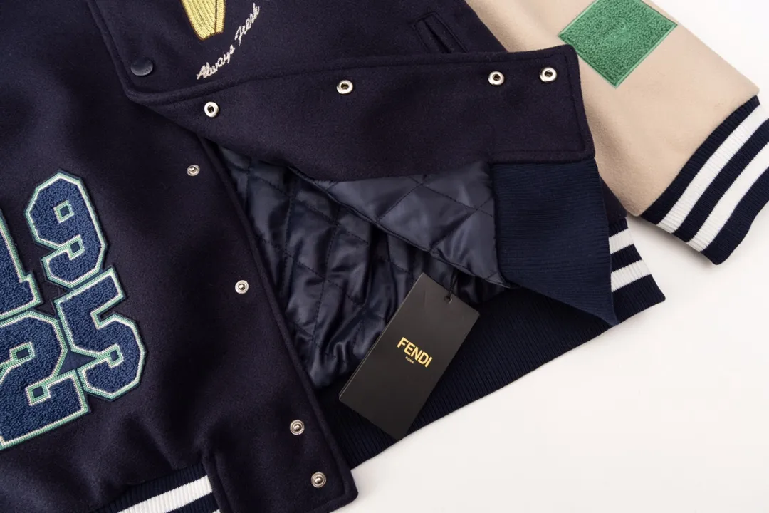 【FENDI  公式旗艦店】フェンディ   ジャケット着 好評に付き再入荷！241028