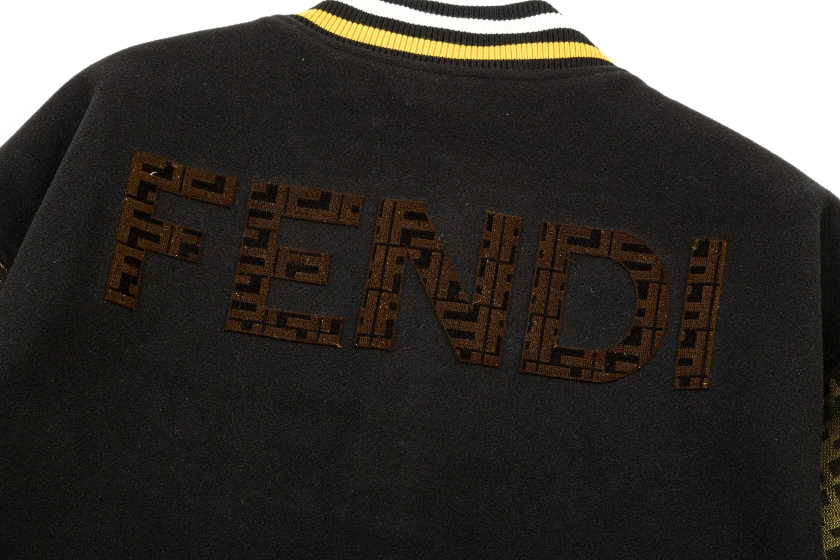 【FENDI 公式旗艦店】フェンディ  ジャケット着 ご好評に付き再入荷！241021