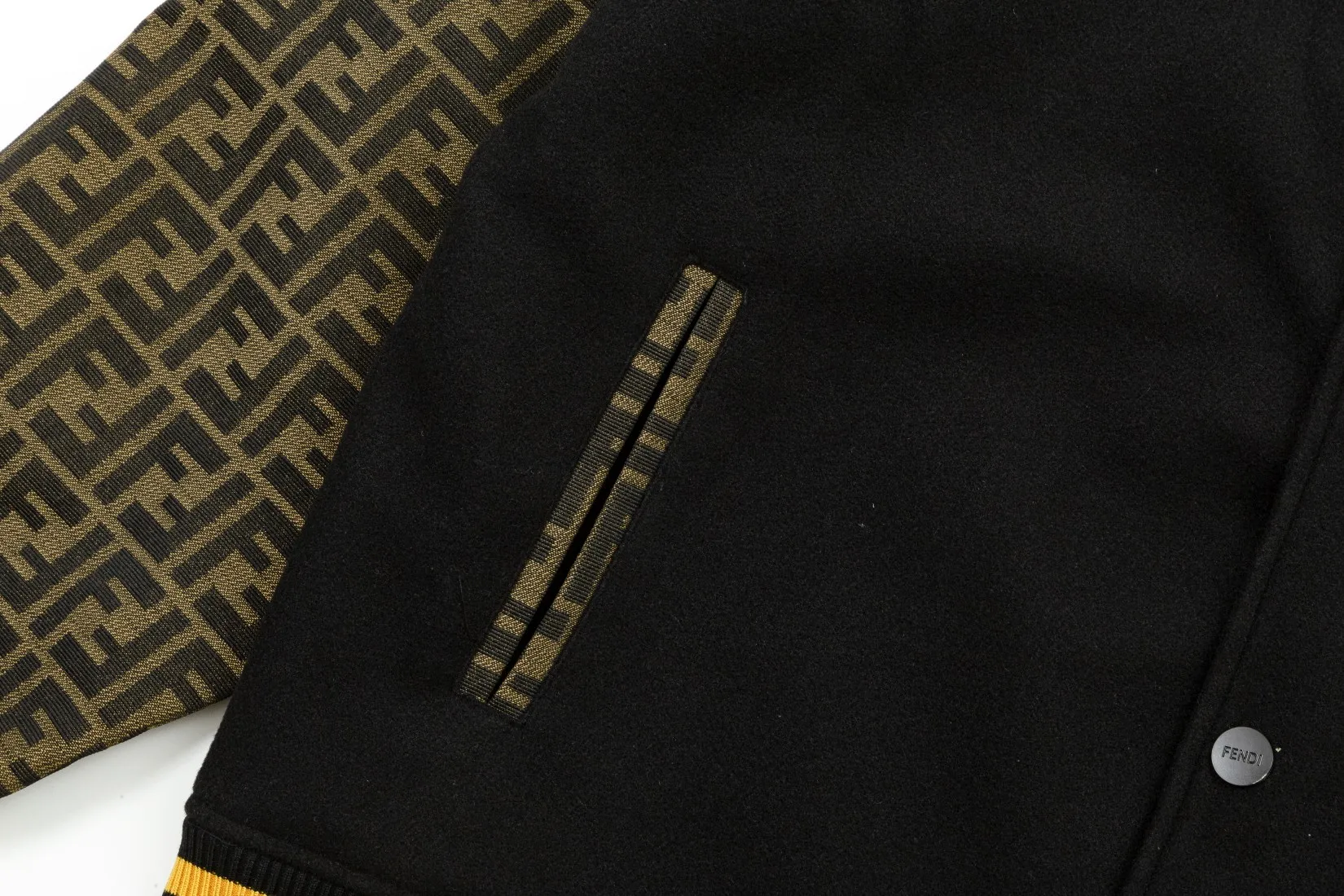 【FENDI 公式旗艦店】フェンディ  ジャケット着 ご好評に付き再入荷！241021
