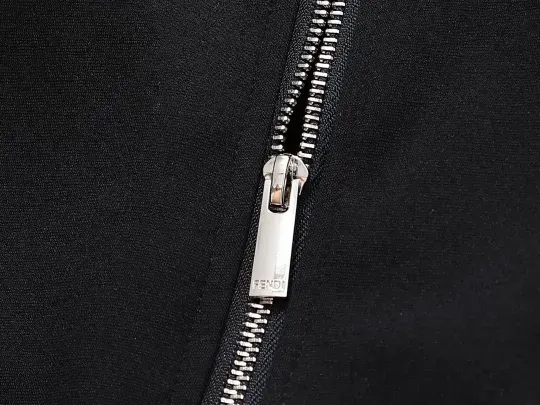 【FENDI】（フェンディ）スーツ【即日出荷】男女兼用、ご好評に付き再入荷 240918