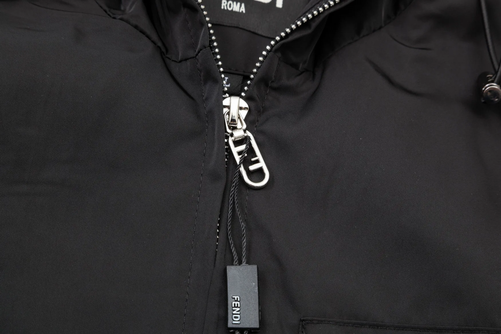 【FENDI  公式旗艦店】フェンディ ジャケット着 好評に付き再入荷 240826