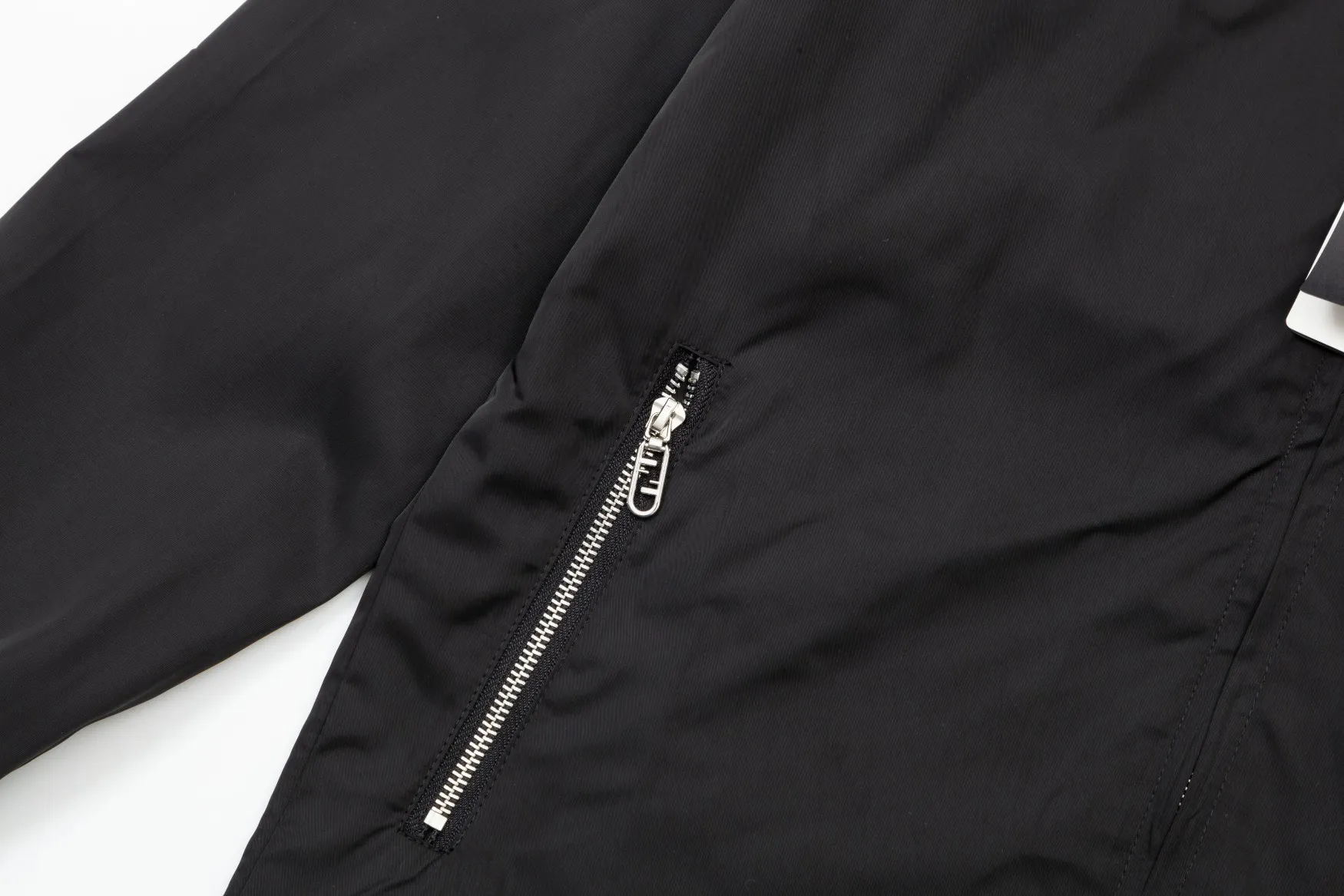 【FENDI  公式旗艦店】フェンディ ジャケット着 好評に付き再入荷 240826