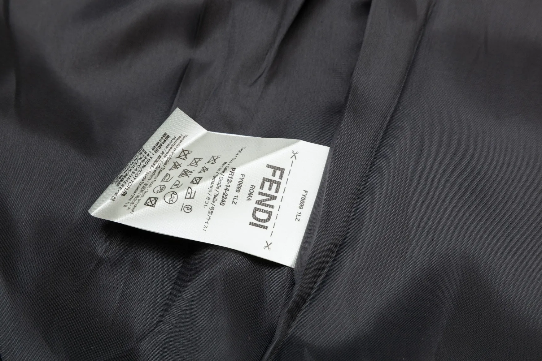 【FENDI  公式旗艦店】フェンディ  ジャケット着 好評に付き再入荷 240826