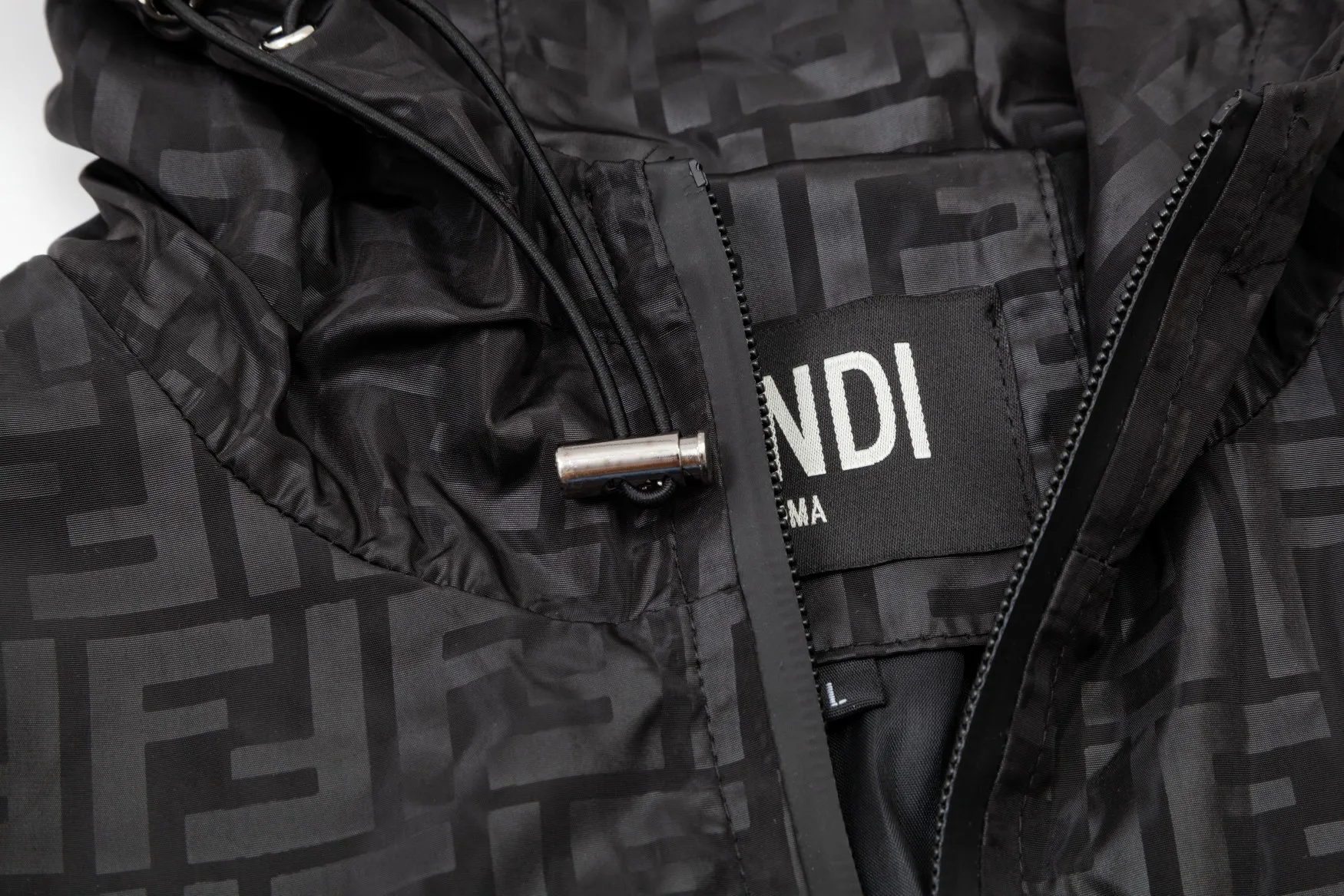 【FENDI  公式旗艦店】フェンディ  ジャケット着 好評に付き再入荷 240826