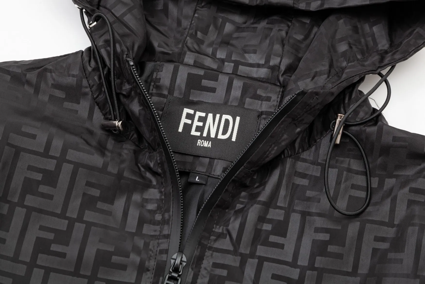 【FENDI  公式旗艦店】フェンディ  ジャケット着 好評に付き再入荷 240826