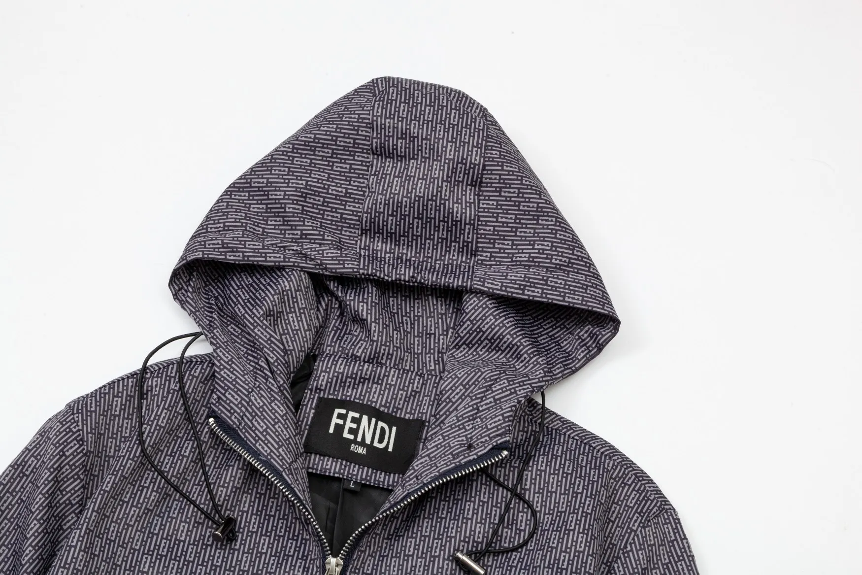【FENDI  公式旗艦店】フェンディ  ジャケット着 好評に付き再入荷 240826