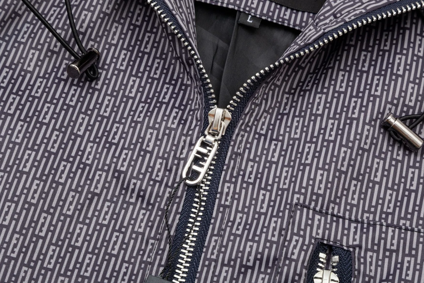 【FENDI  公式旗艦店】フェンディ  ジャケット着 好評に付き再入荷 240826