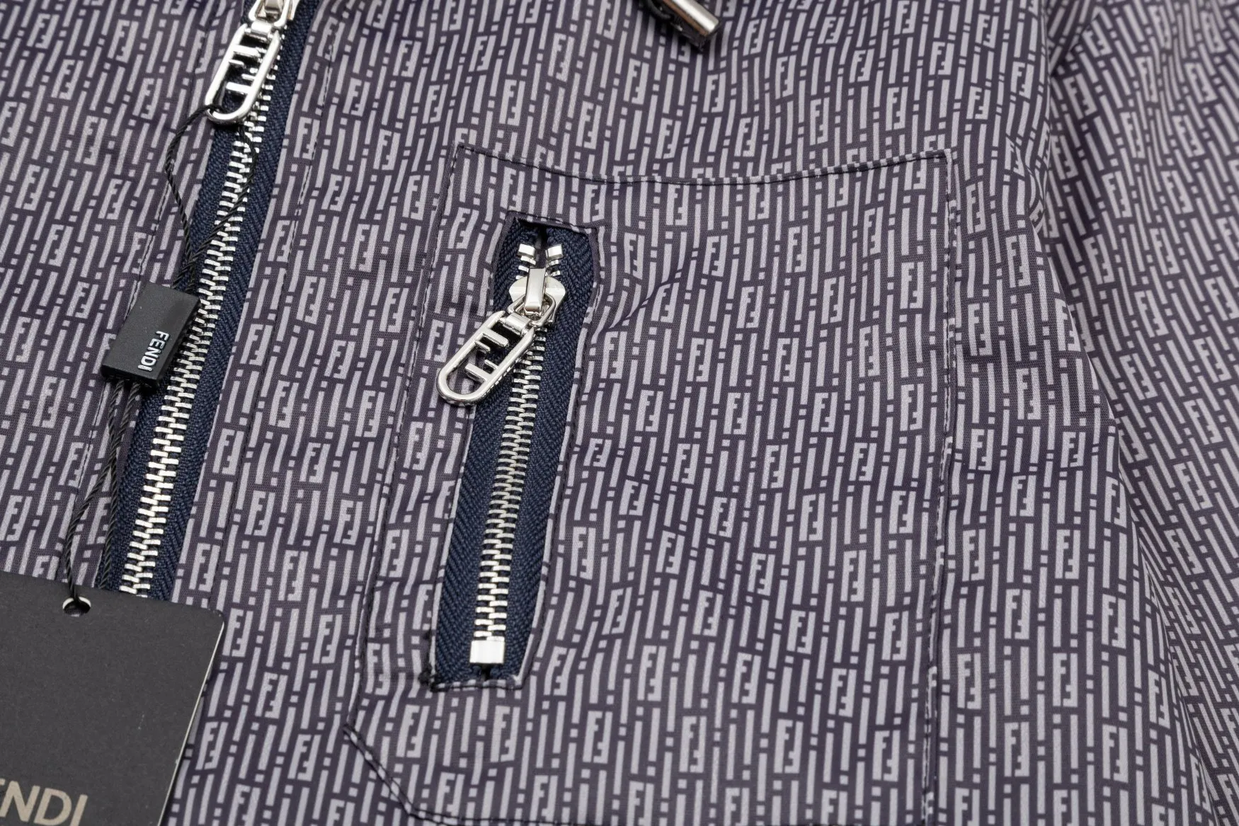 【FENDI  公式旗艦店】フェンディ  ジャケット着 好評に付き再入荷 240826