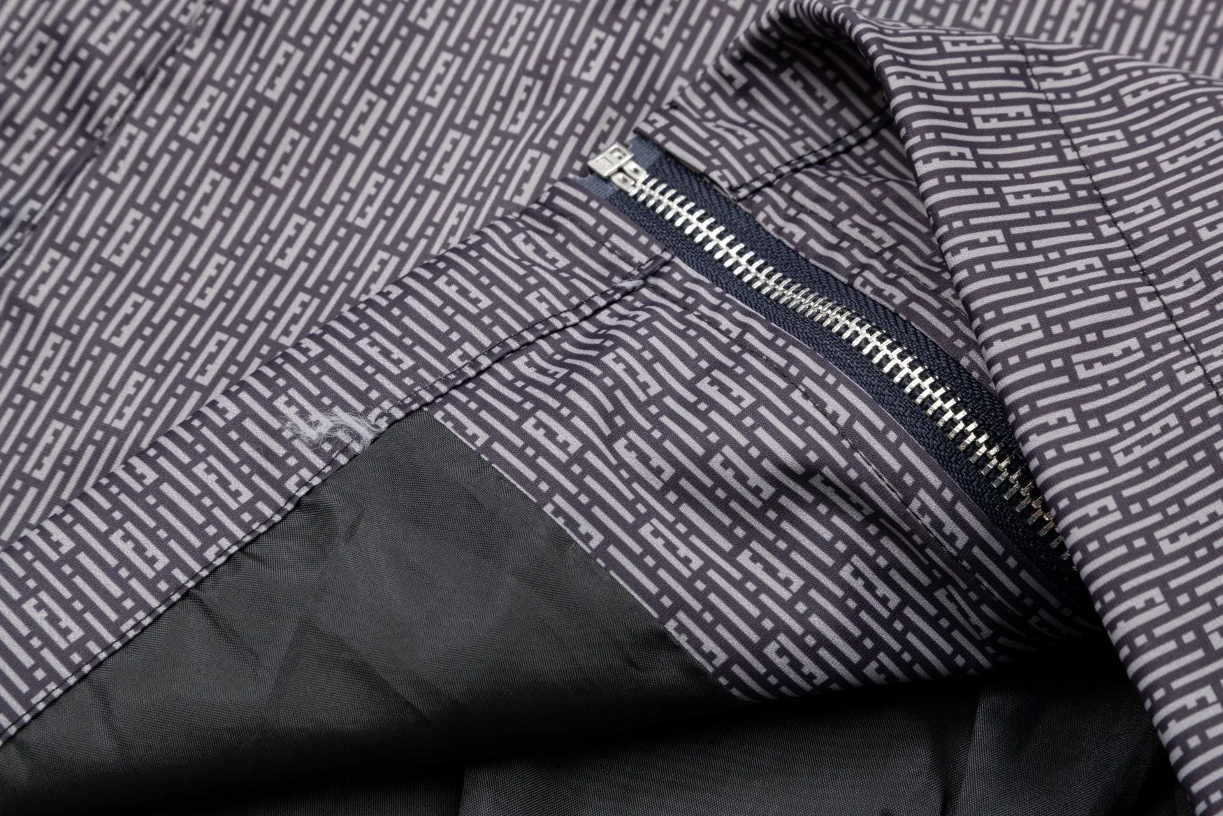 【FENDI  公式旗艦店】フェンディ  ジャケット着 好評に付き再入荷 240826
