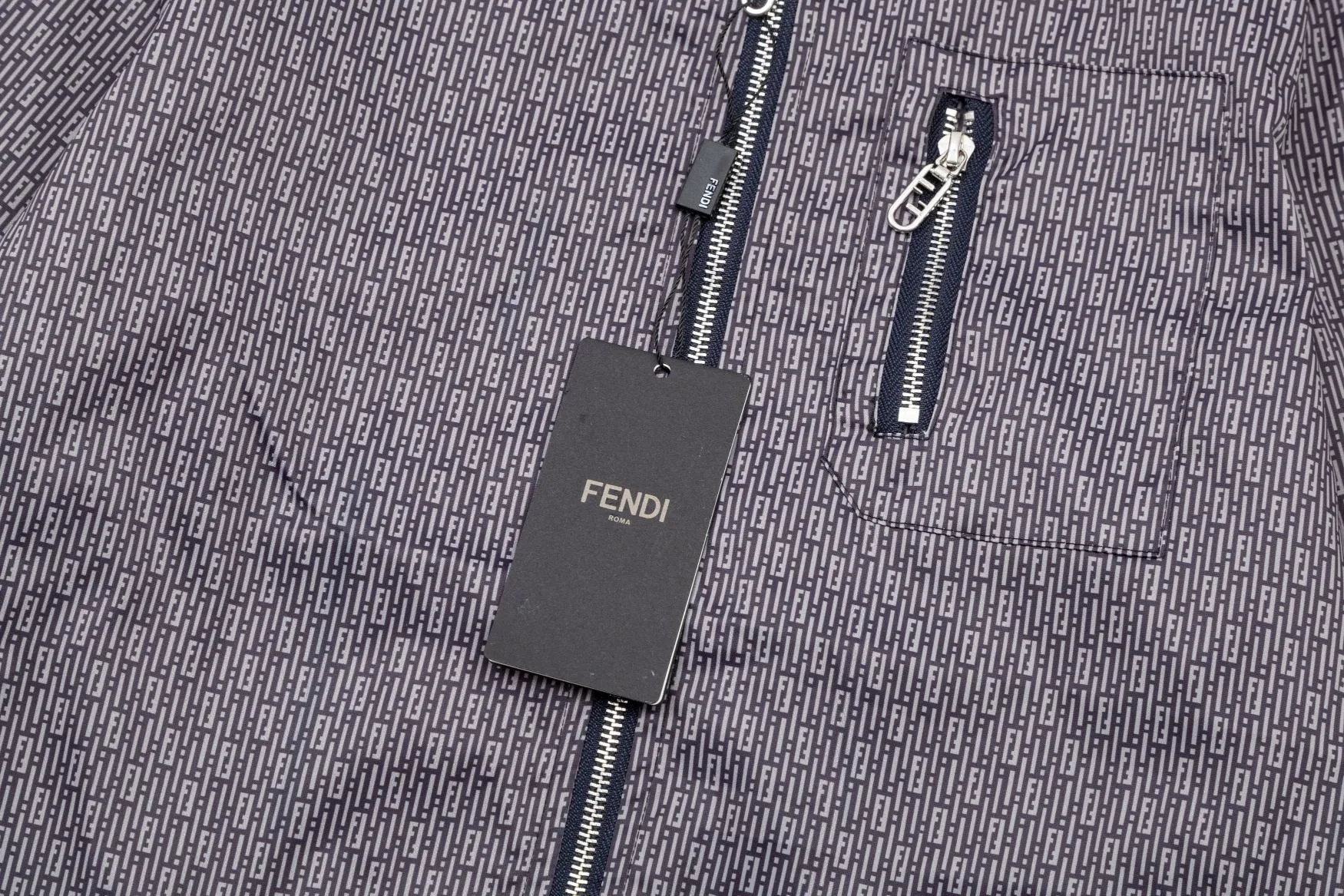 【FENDI  公式旗艦店】フェンディ  ジャケット着 好評に付き再入荷 240826