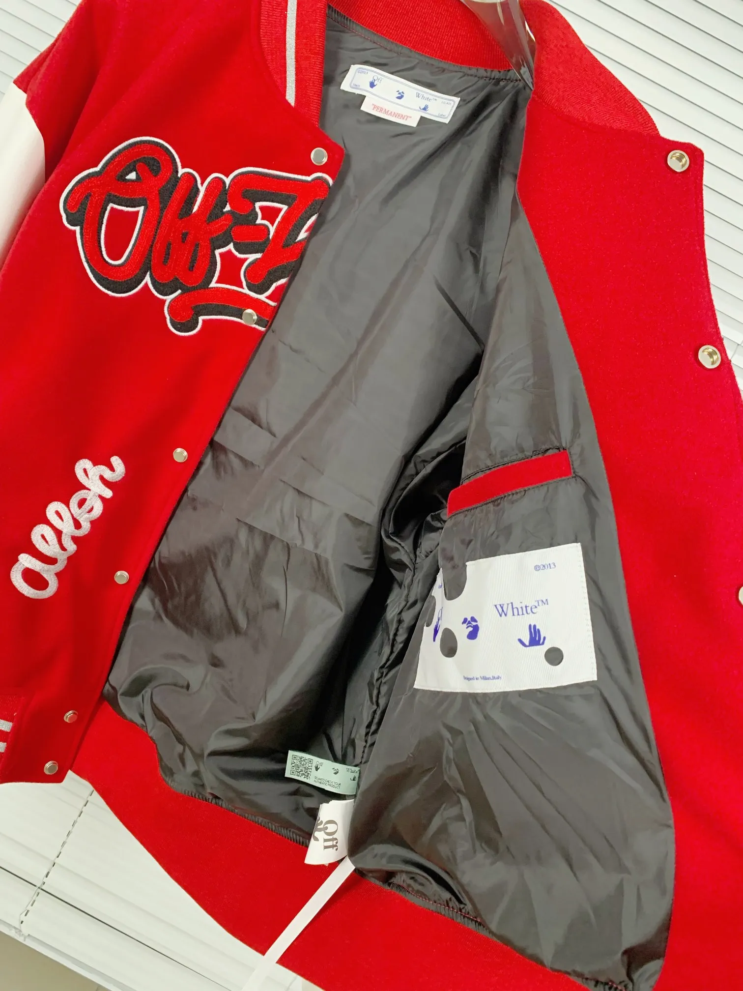 【OFF-WHITE  公式旗艦店】オフホワイト  野球着  ジャケット着ご好評に付き再入荷！241216