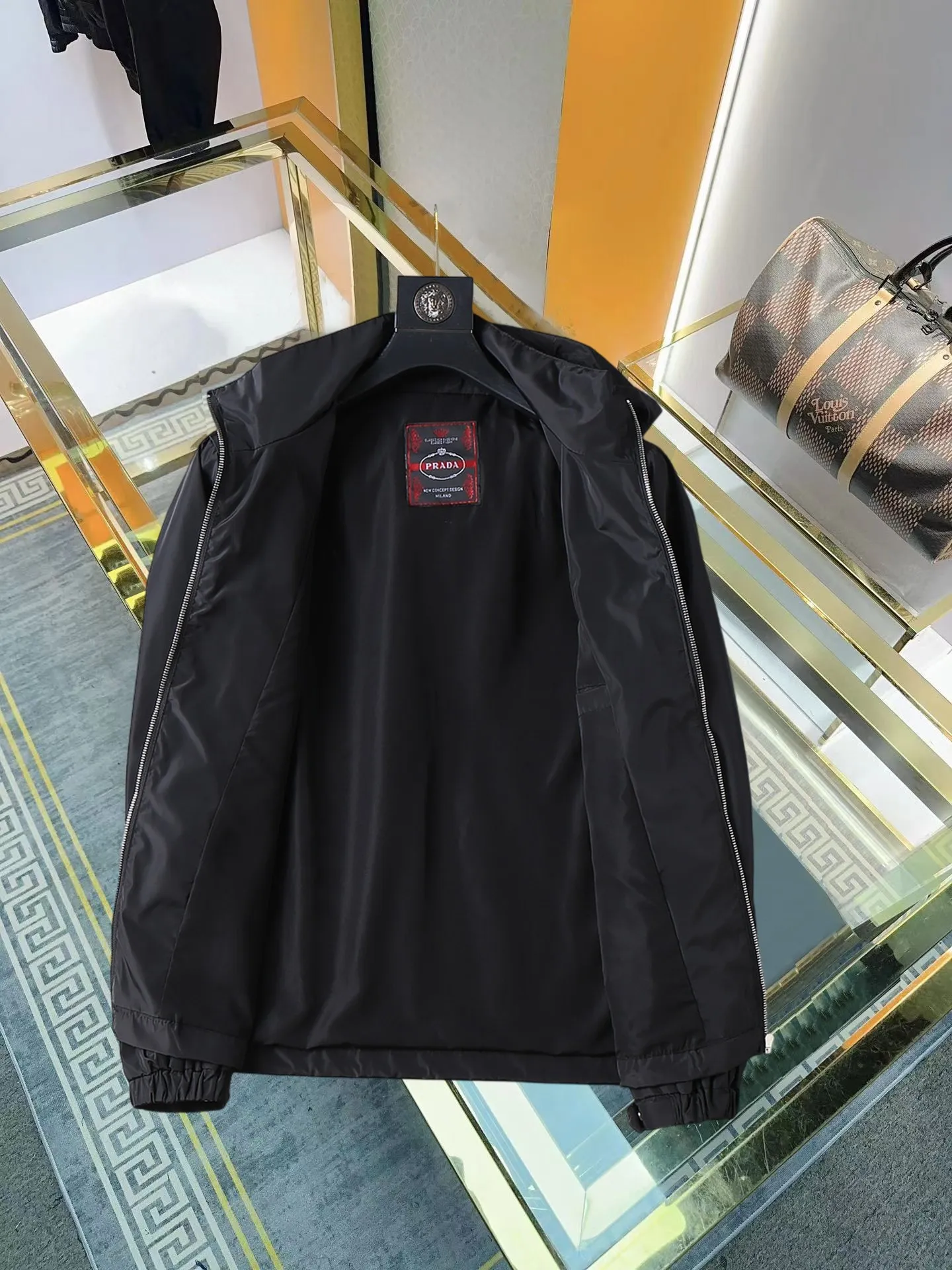 【PRADA  公式旗艦店】プラダ   ジャケット着 ご好評に付き再入荷！250107