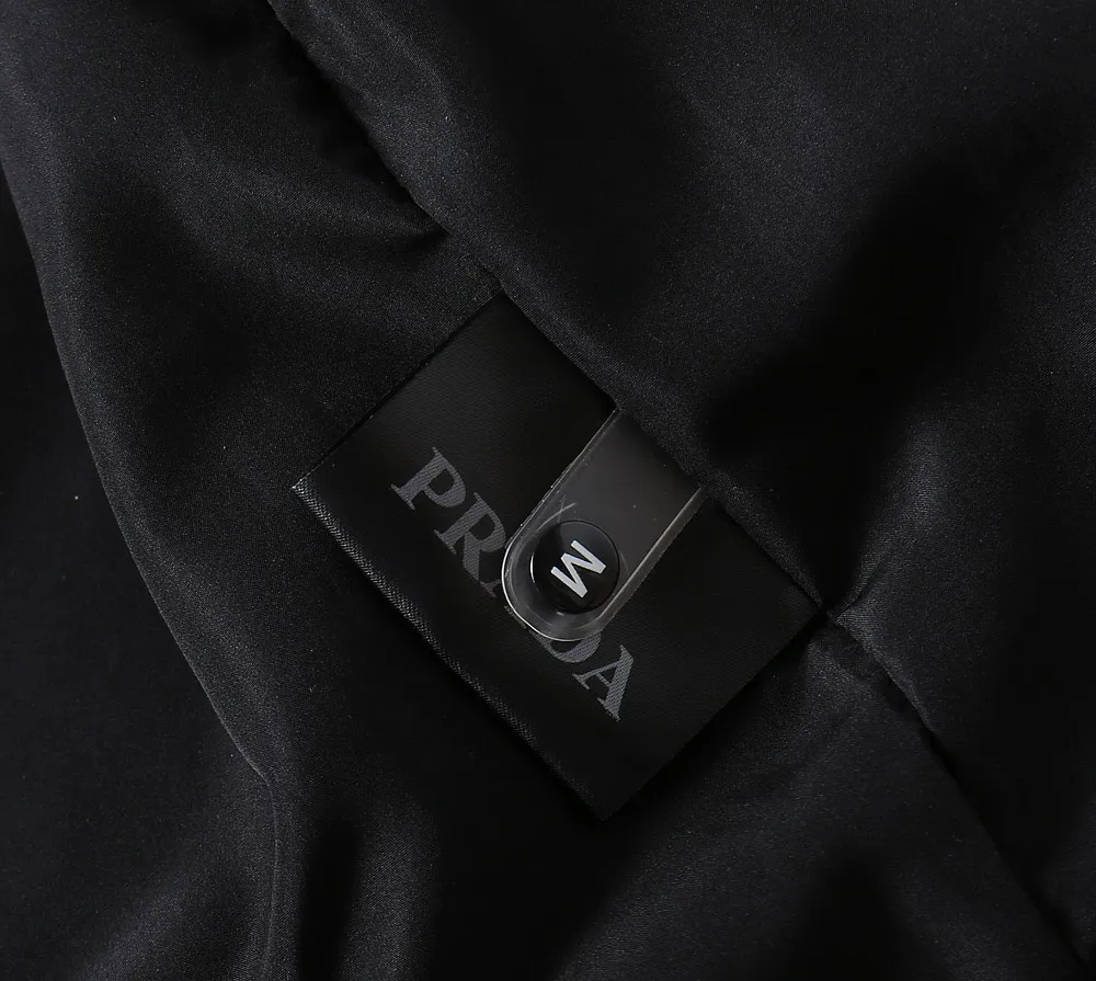 【PRADA  公式旗艦店】プラダ   ジャケット着 ご好評に付き再入荷！250107