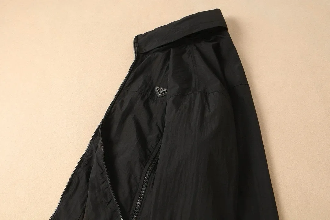 【PRADA  公式旗艦店】プラダ   ジャケット着 ご好評に付き再入荷！250107