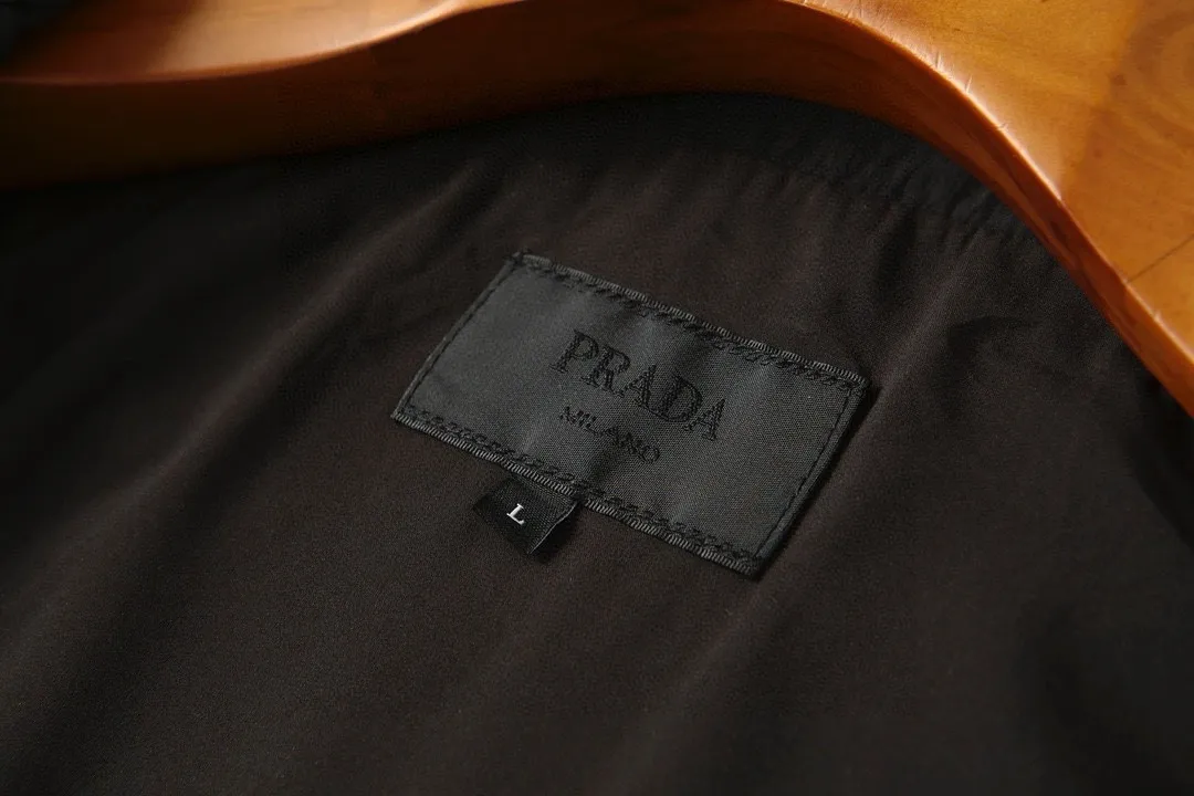 【PRADA  公式旗艦店】プラダ   ジャケット着 ご好評に付き再入荷！250107