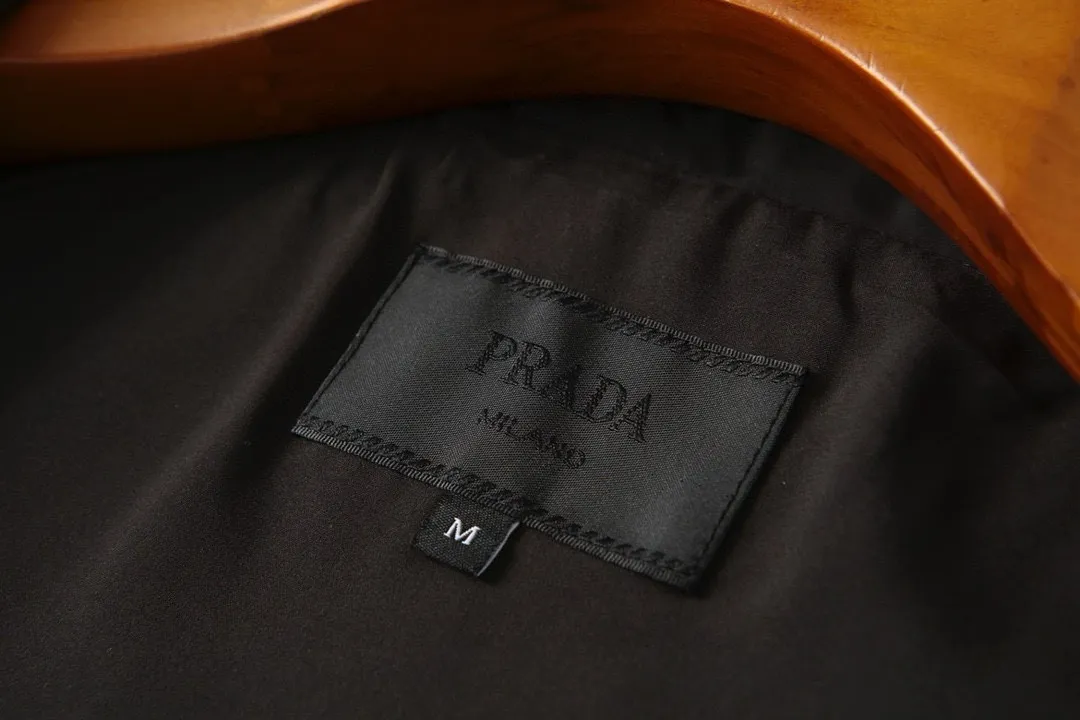 【PRADA  公式旗艦店】プラダ   ジャケット着 ご好評に付き再入荷！250107