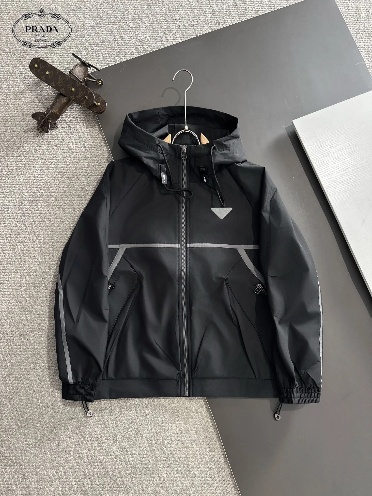 【PRADA  公式旗艦店】プラダ  ジャケット着 好評に付き再入荷 241224
