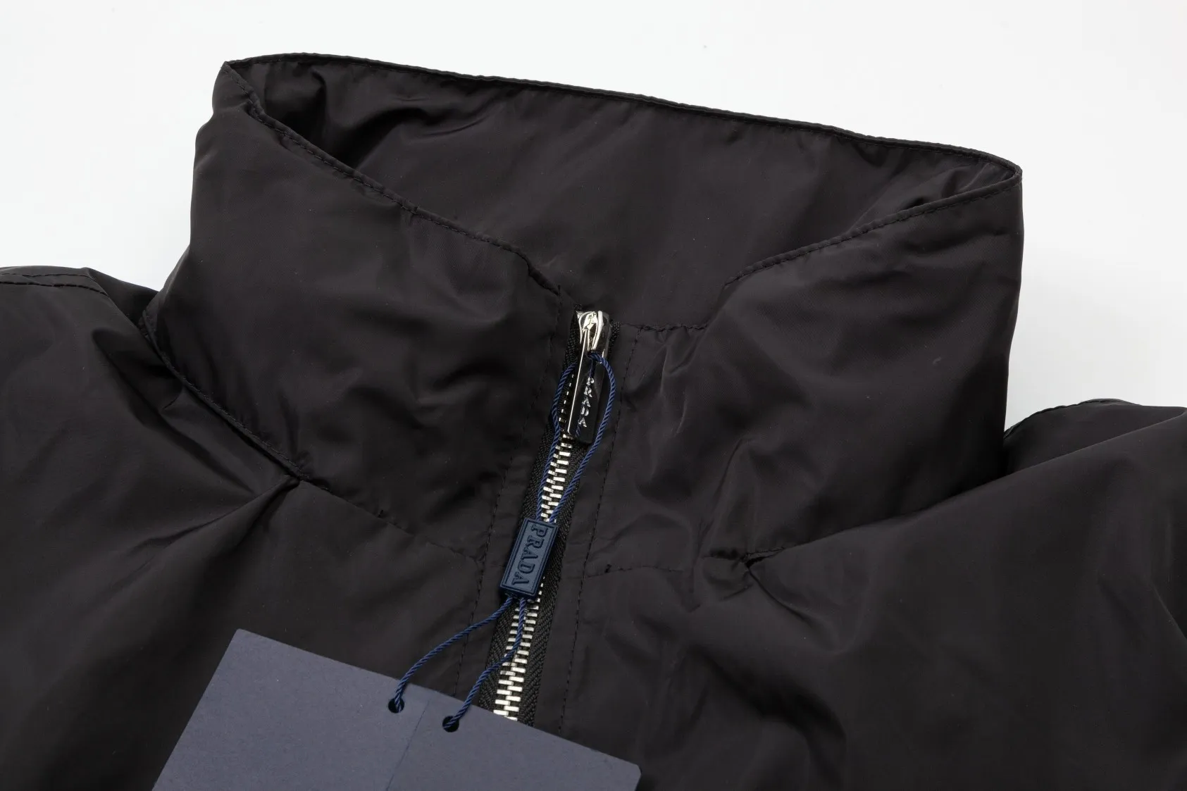 【PRADA  公式旗艦店】プラダ  ジャケット着 好評に付き再入荷 241224
