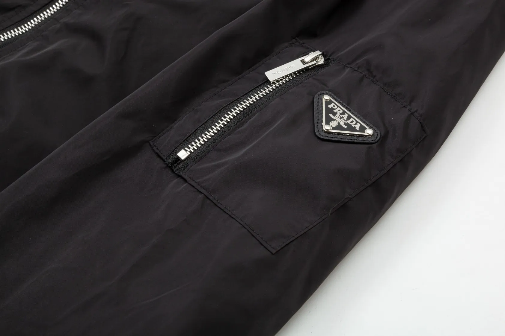 【PRADA  公式旗艦店】プラダ  ジャケット着 好評に付き再入荷 241224