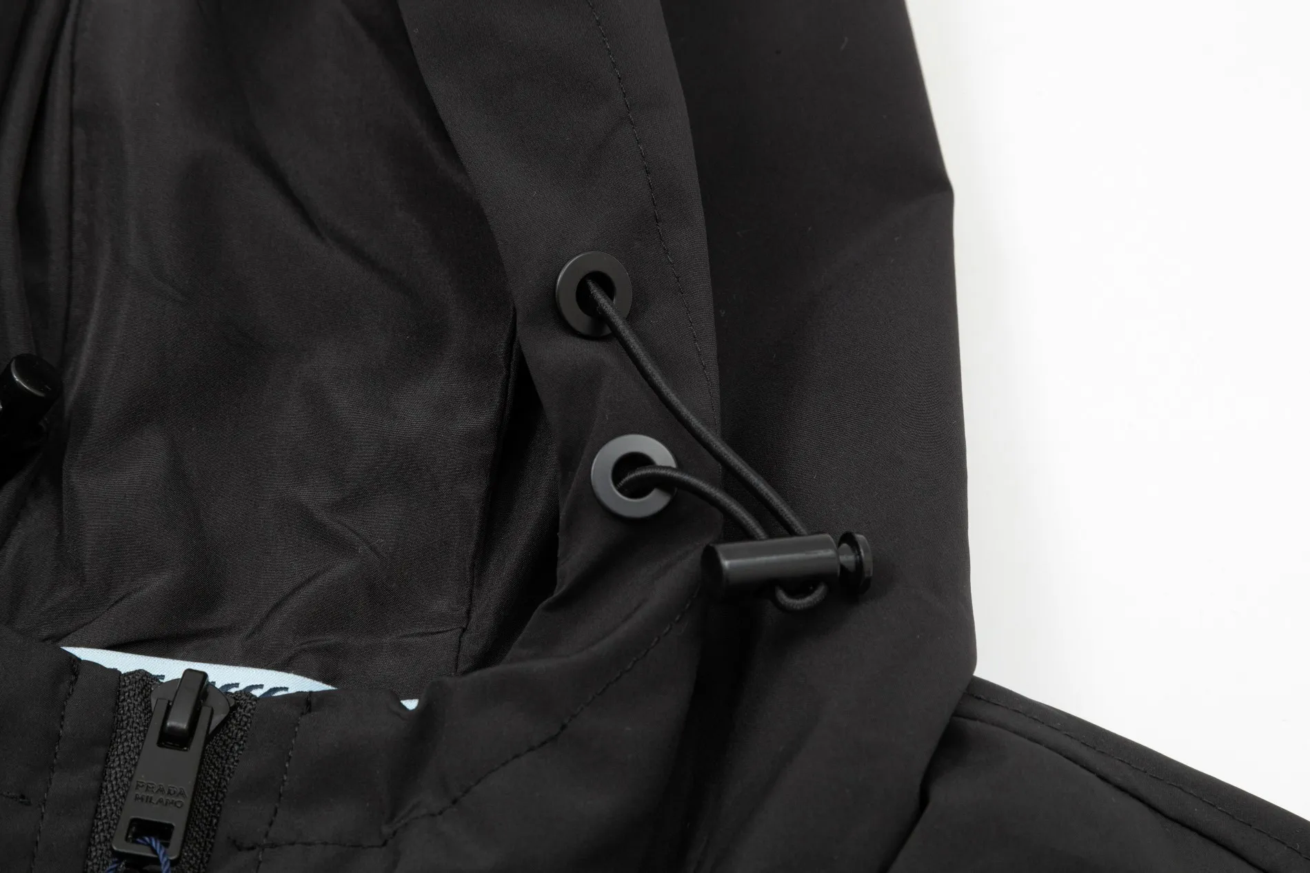 【PRADA  公式旗艦店】プラダ  ジャケット着 好評に付き再入荷 241224