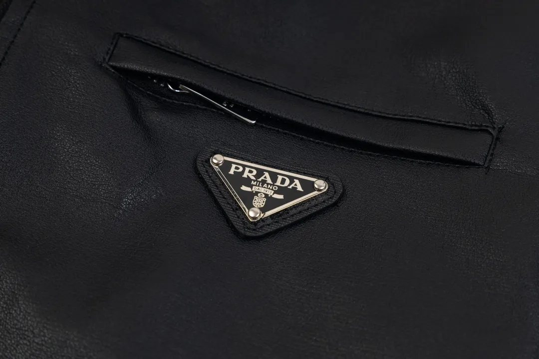 【PRADA  公式旗艦店】プラダ  ジャケット着 好評に付き再入荷 241224