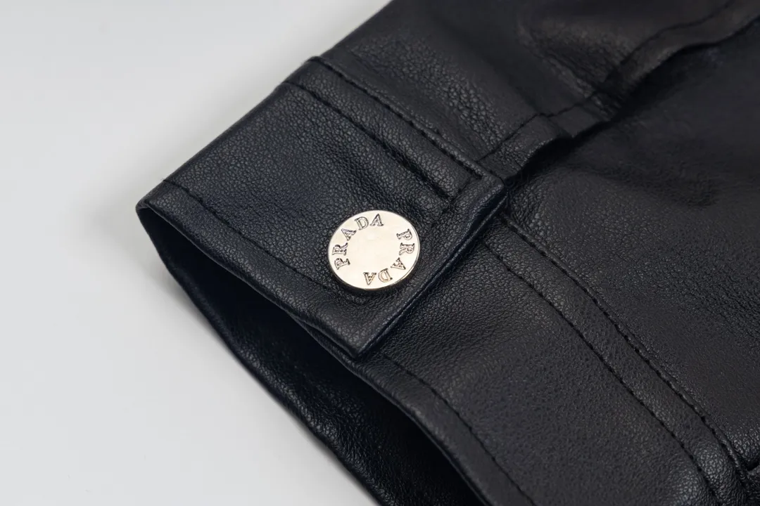 【PRADA  公式旗艦店】プラダ  ジャケット着 好評に付き再入荷 241224