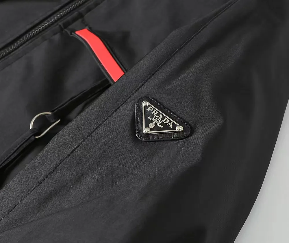【PRADA  公式旗艦店】 プラダ  ジャケット着 ご好評に付き再入荷！241024