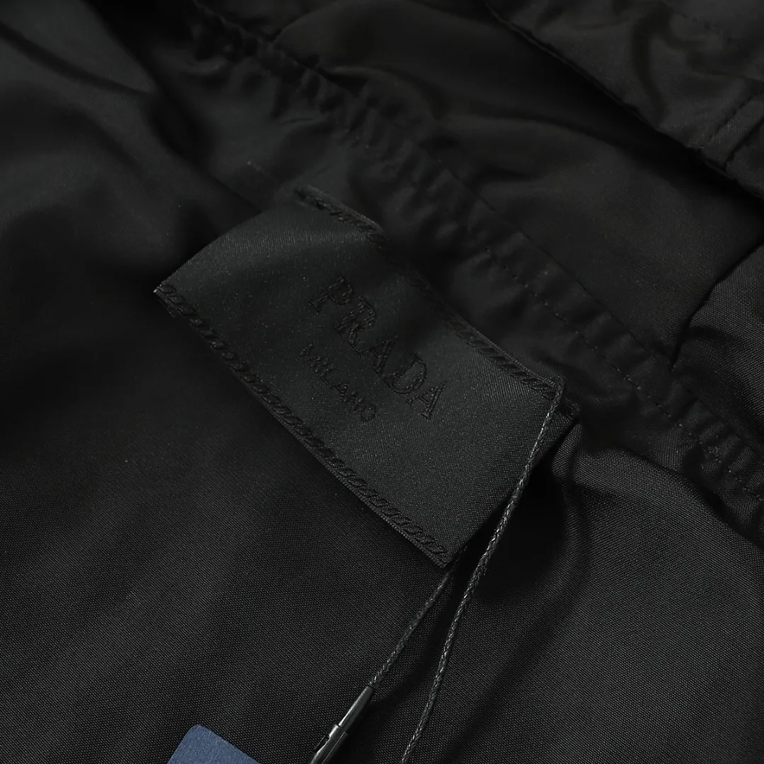 【PRADA  公式旗艦店】 プラダ  ジャケット着 ご好評に付き再入荷！241024