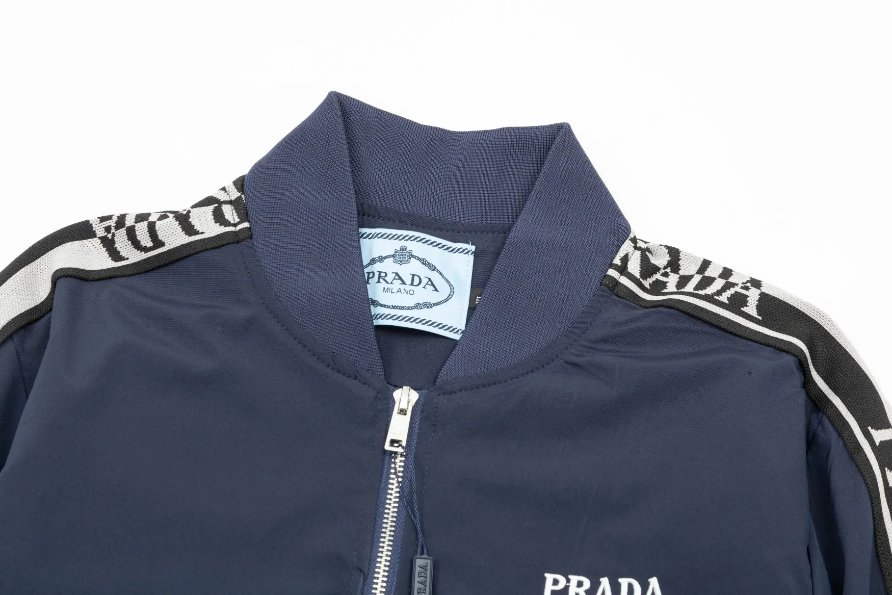 【PRADA】プラダ  ジャケット着  ご好評に付き再入荷！240920