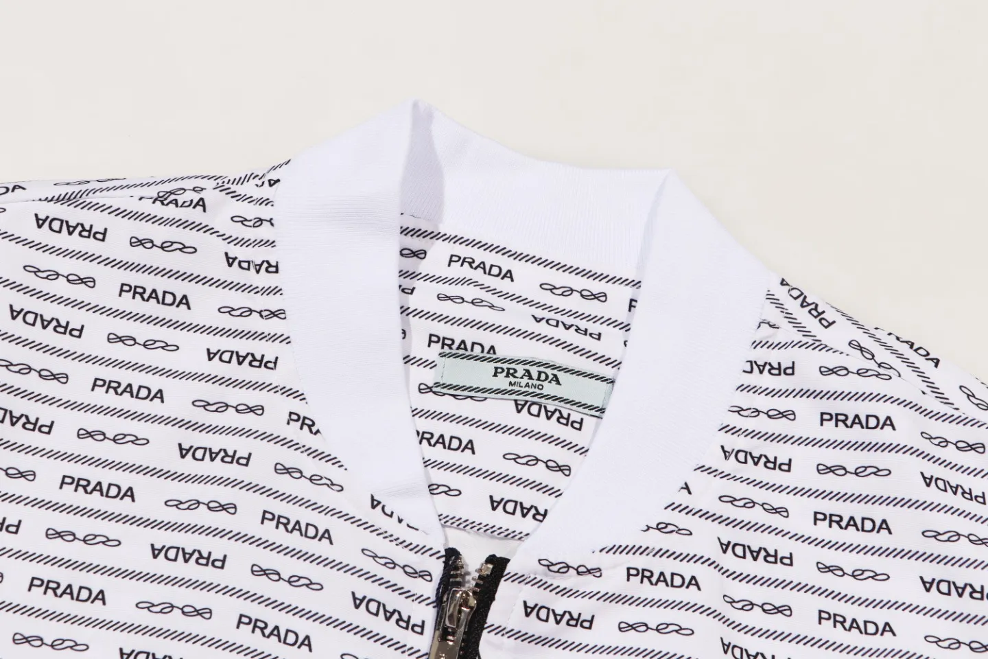 【PRADA  公式旗艦店】プラダ  ジャケット着 好評に付き再入荷 240826