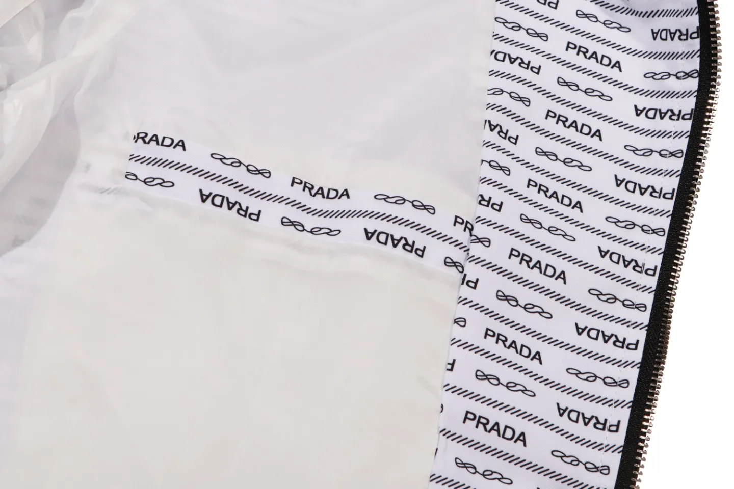 【PRADA  公式旗艦店】プラダ  ジャケット着 好評に付き再入荷 240826