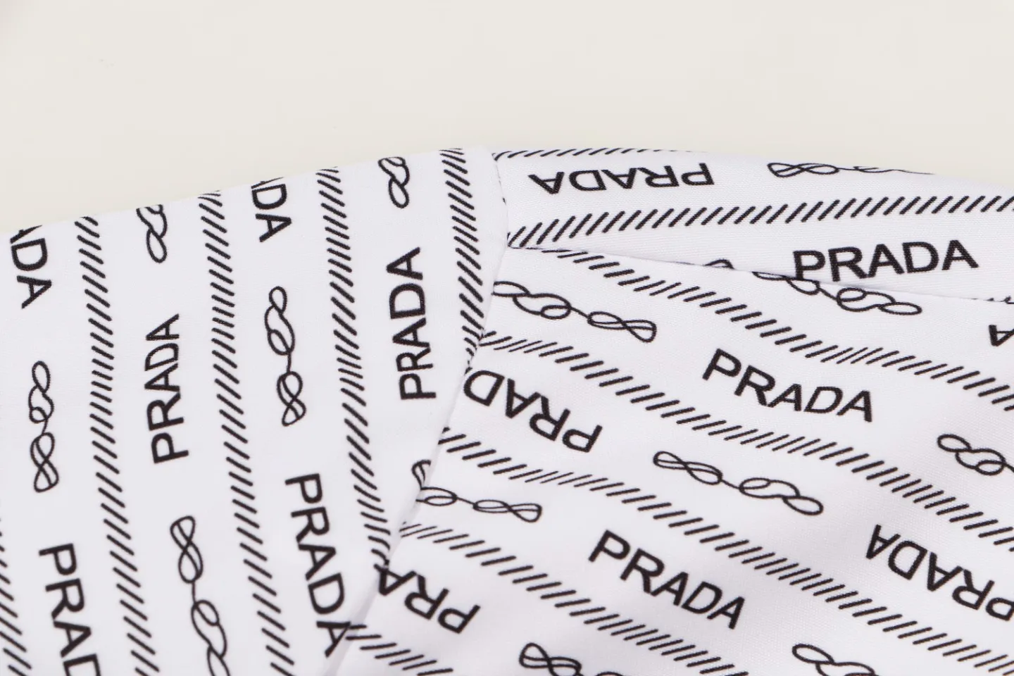 【PRADA  公式旗艦店】プラダ  ジャケット着 好評に付き再入荷 240826