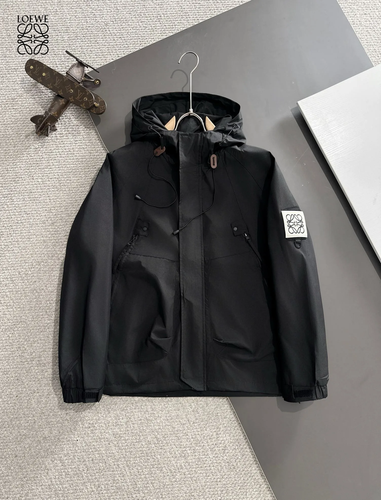 【LOEWE 公式旗艦店】ロエベ  ジャケット着 好評に付き再入荷 241224