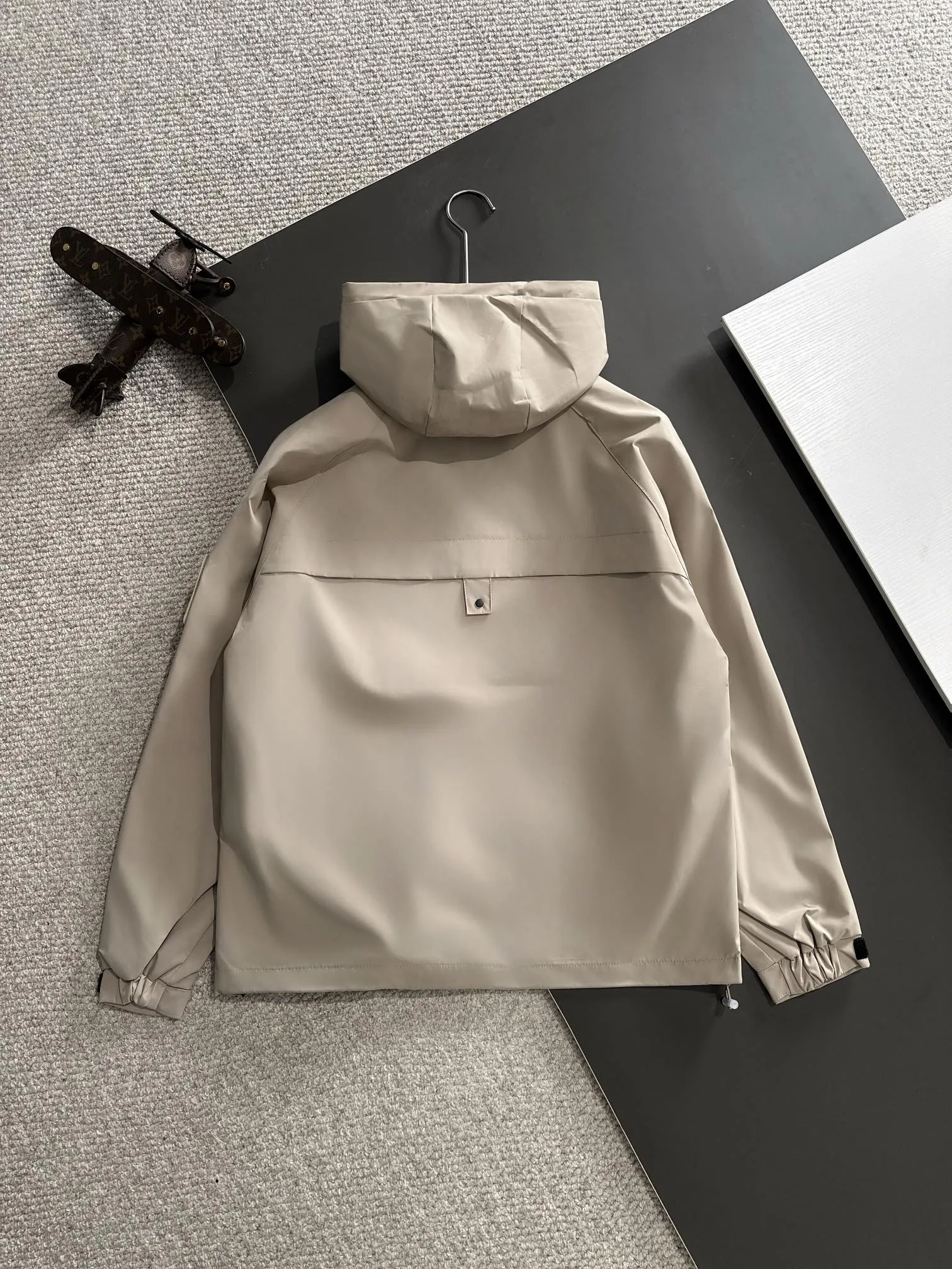 【LOEWE 公式旗艦店】ロエベ  ジャケット着 好評に付き再入荷 241224