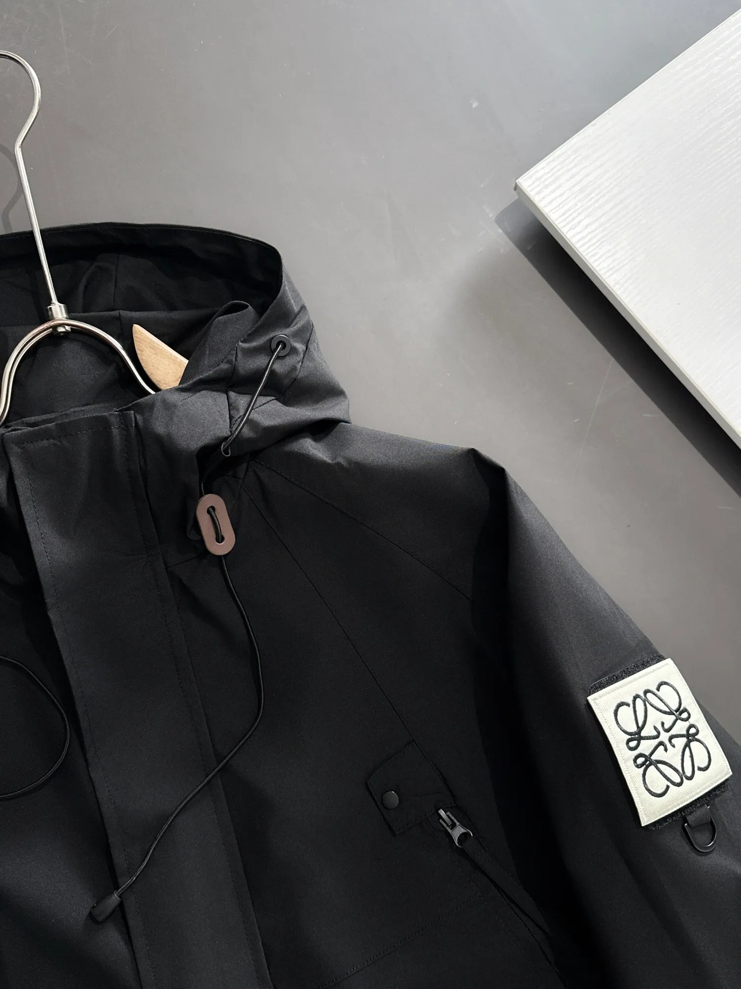 【LOEWE 公式旗艦店】ロエベ  ジャケット着 好評に付き再入荷 241224