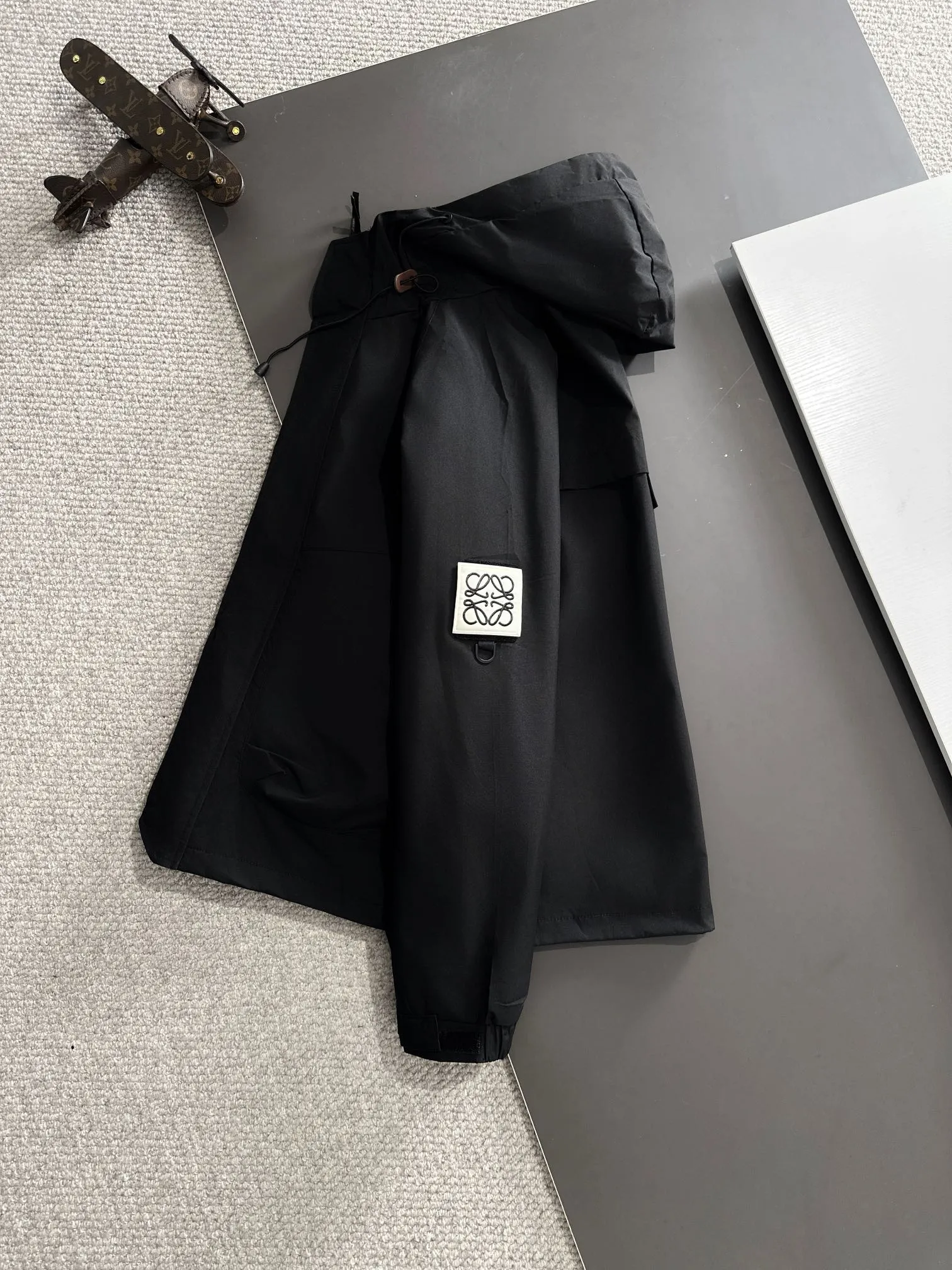 【LOEWE 公式旗艦店】ロエベ  ジャケット着 好評に付き再入荷 241224