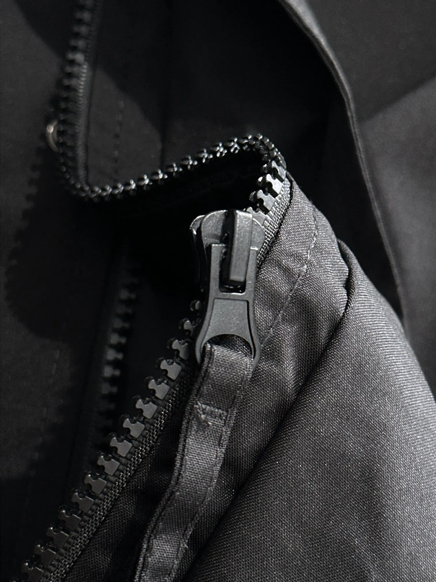 【LOEWE 公式旗艦店】ロエベ  ジャケット着 好評に付き再入荷 241224