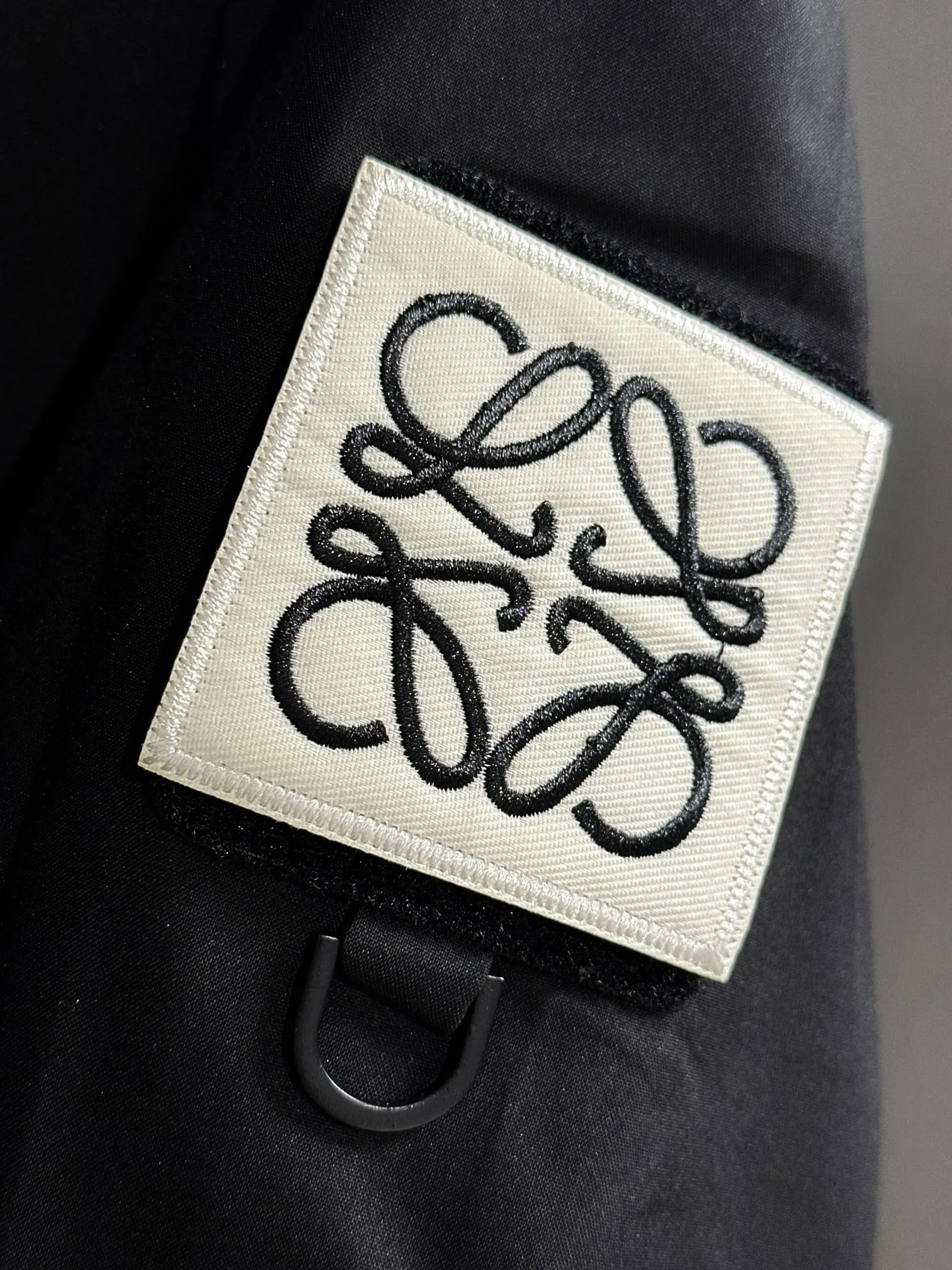 【LOEWE 公式旗艦店】ロエベ  ジャケット着 好評に付き再入荷 241224